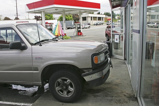 Kent firefighters were called to the 76 gas station at South 180th Street and East Valley Highway around 11:45 a.m. Tuesday