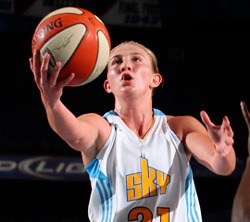 Ex-Kentwood High star Courtney Vandersloot starts at point guard for the Chicago Sky