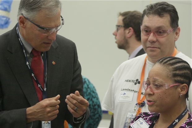 Gov. Jay Inslee talks to Sophia Sanders and Larry Ruffino