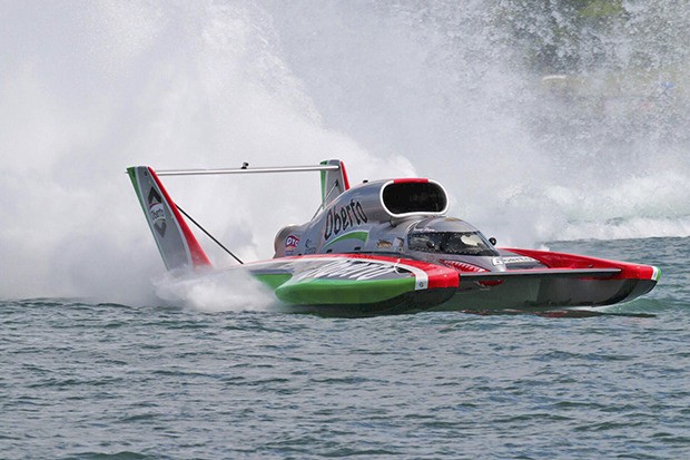 Renton's Jimmy Shane powers the Oberto/Madison hydro to victory in the APBA Gold Cup on the Detroit River on Sunday.