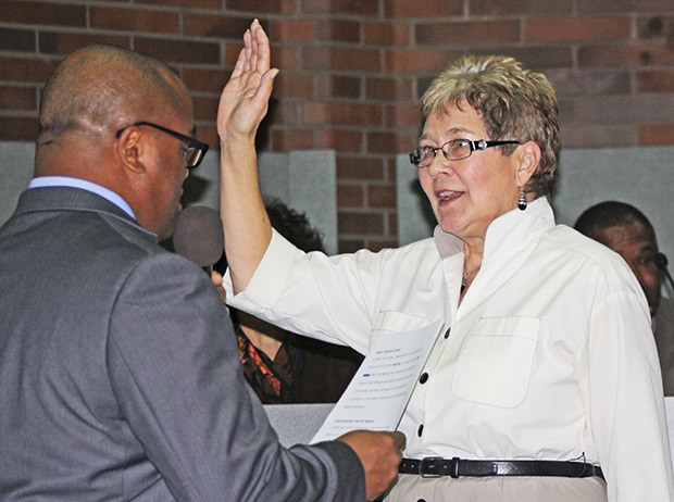 Kent Mayor Suzette Cooke takes her oath of office Tuesday