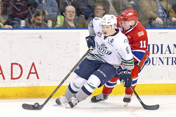 The Thunderbirds' Scott Eansor pushes the puck up the ice with the Chiefs' Jaret Anderson-Dolan in pursuit. Eansor had a goal and two assists in Seattle's 4-1 win.