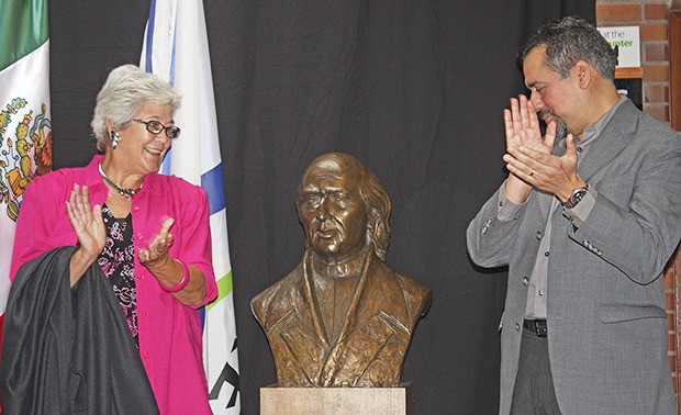 Mayor Suzette Cooke and Eduardo Baca Cuenca