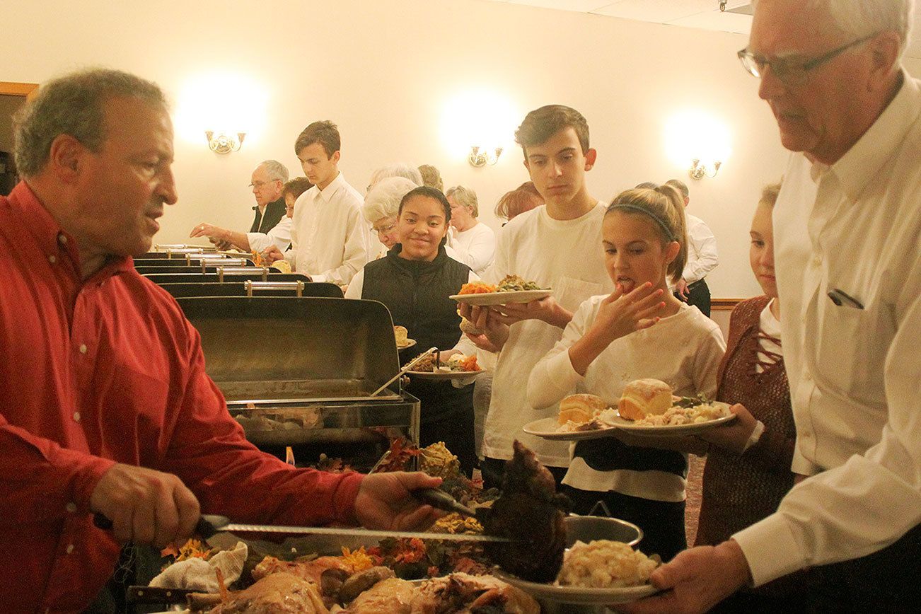 Golden Steer serves up Thanksgiving meals to the community