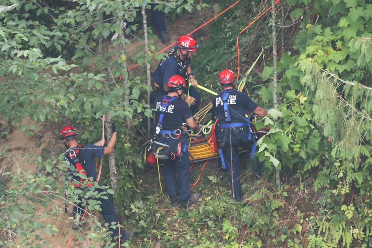 Rope rescue teams save woman along Green River