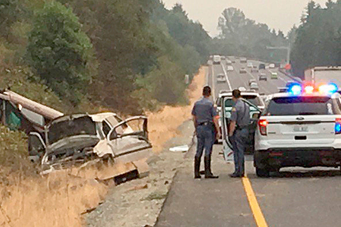 Three injured in I-5 crash near Kent