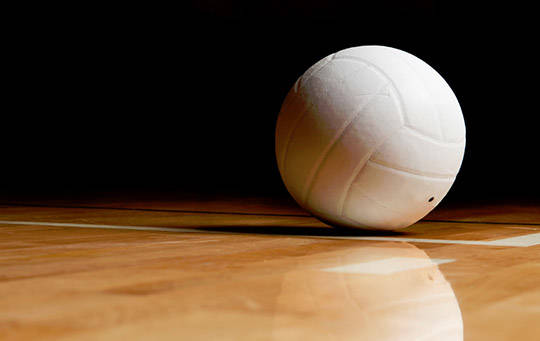 Conks stun Ravens in volleyball showdown