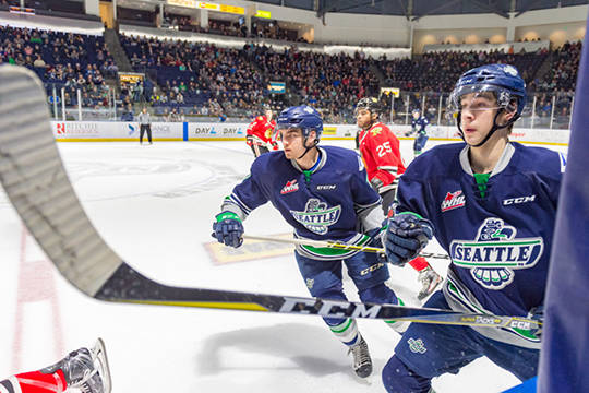 Winterhawks skate past Thunderbirds