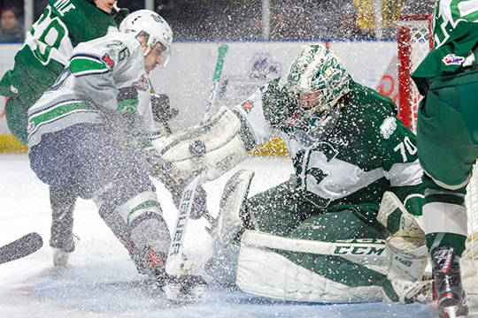 Silvertips turn away Thunderbirds 3-2