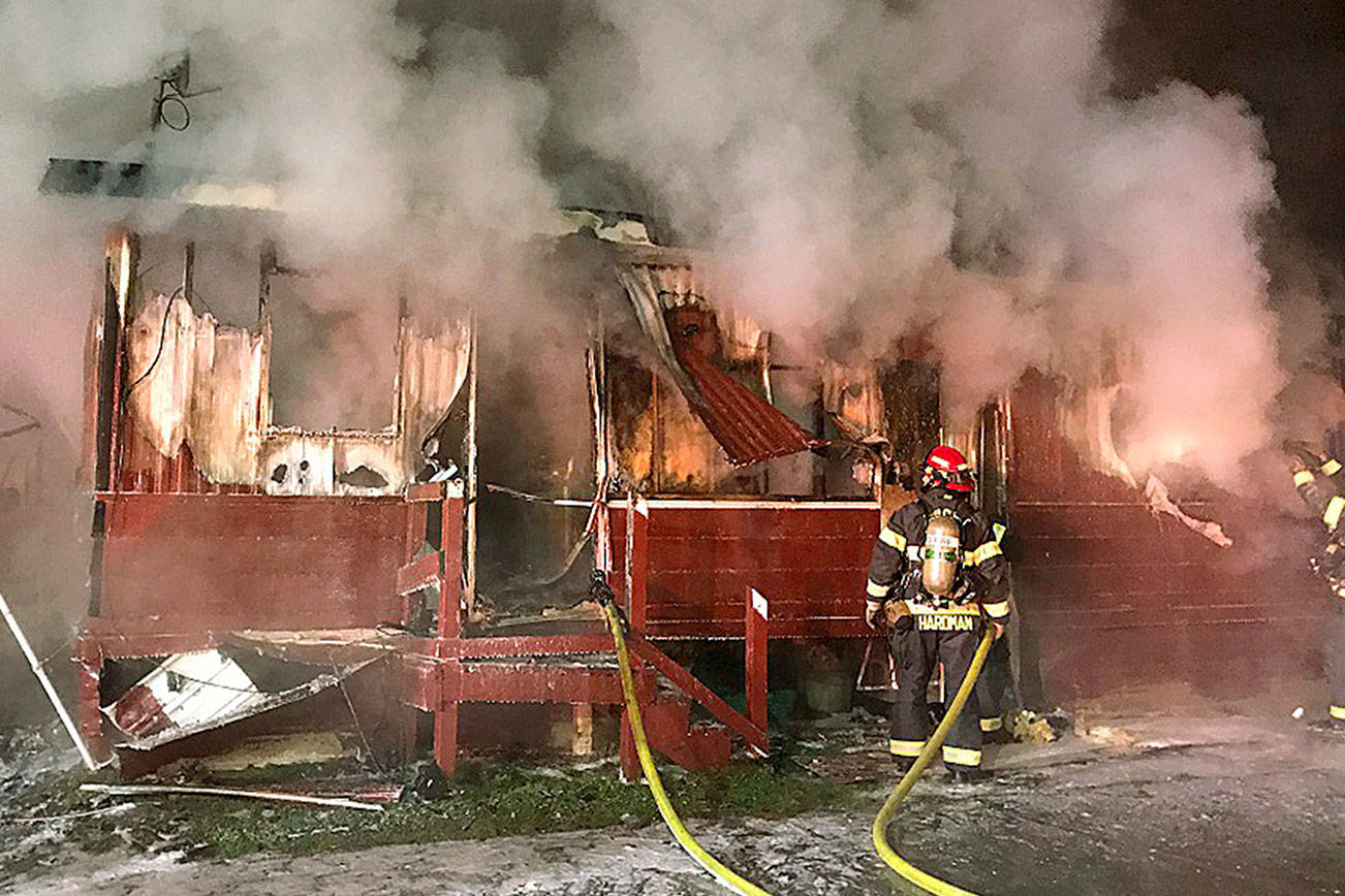 Kent mobile home fire displaces family of five