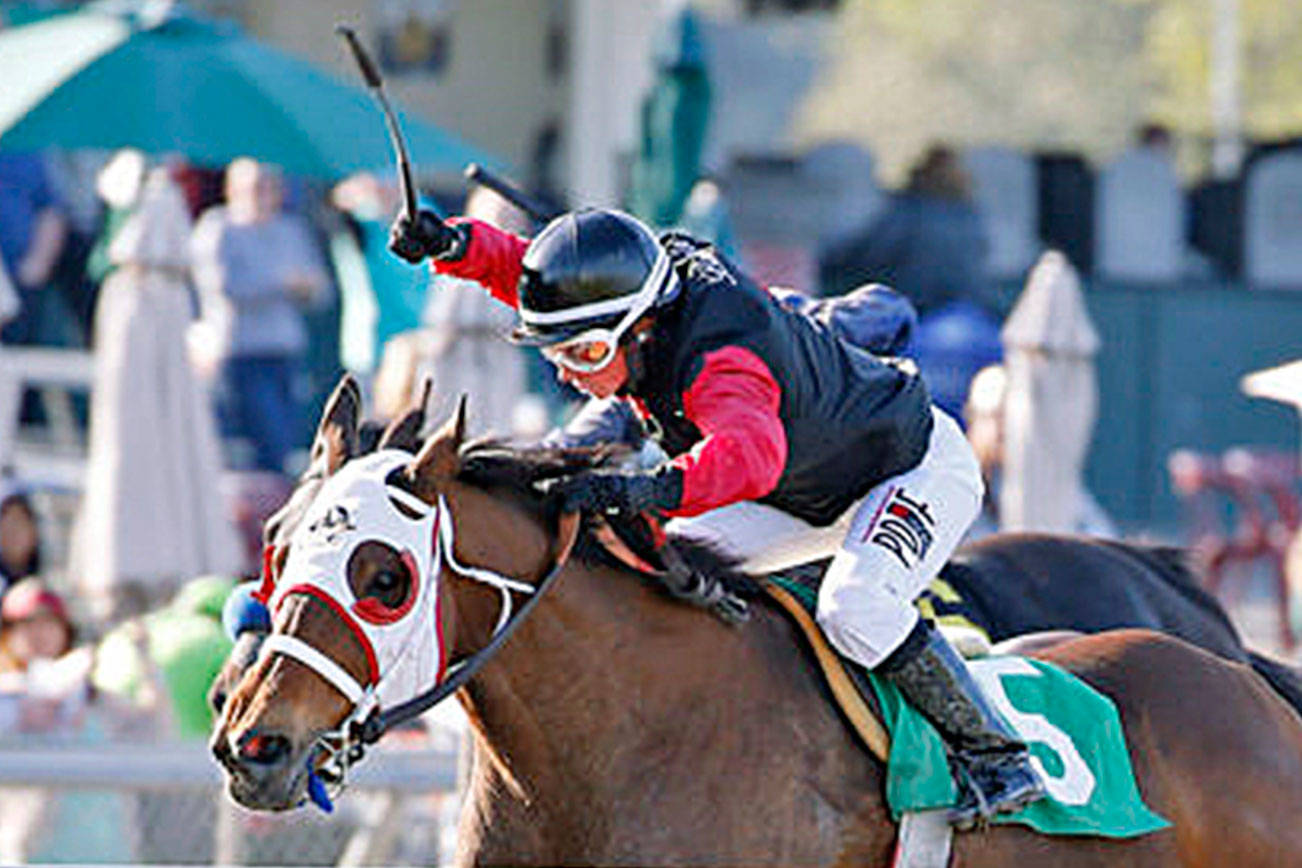 Mary Lois prevails in opening day feature