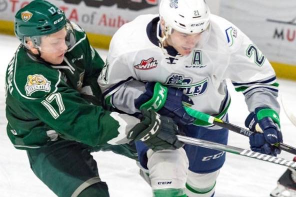 Silvertips skate past Thunderbirds