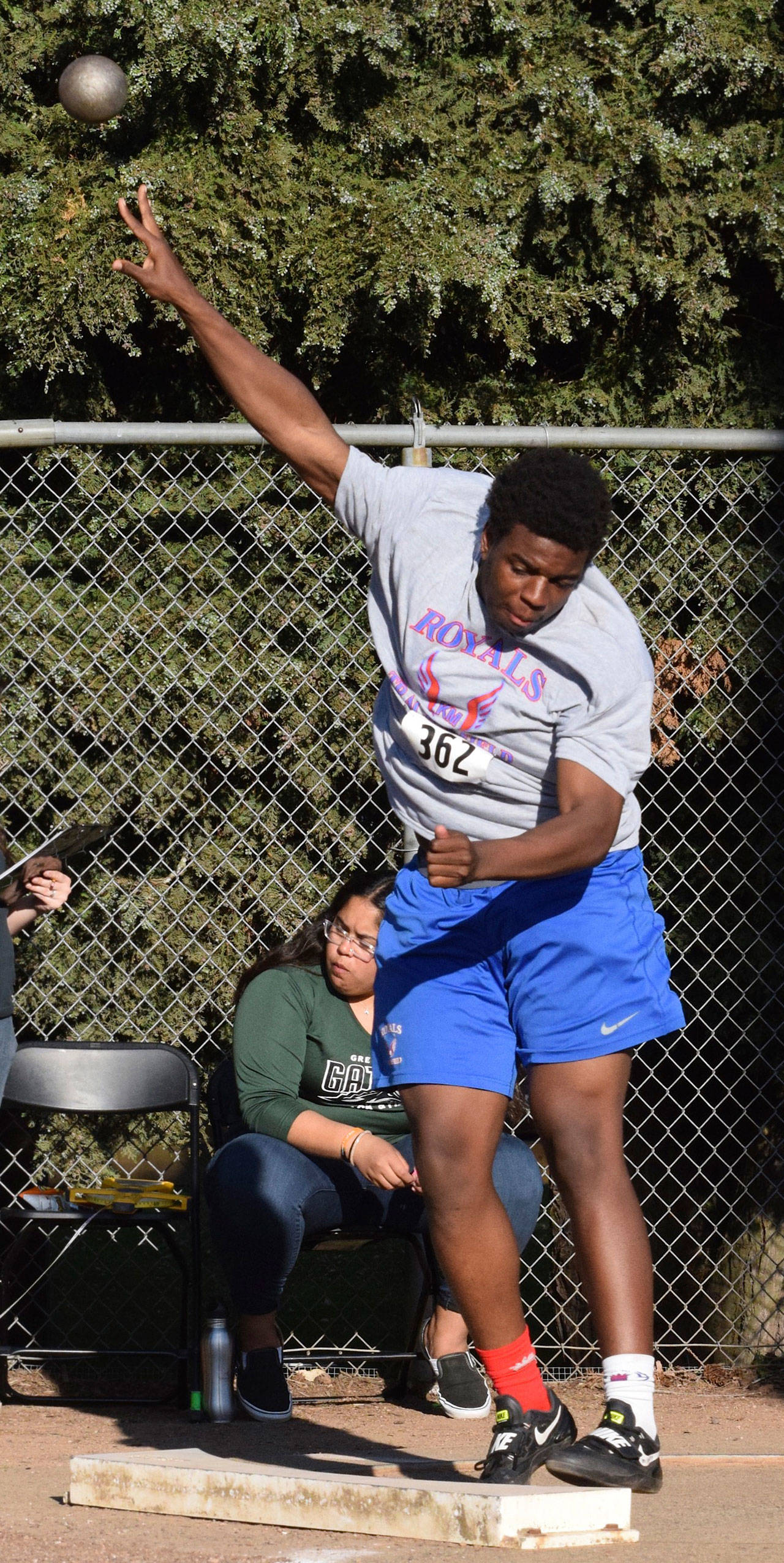 K-M’s Aaron Tulloch won the NPSL shot put title with a throw of 50-9½. RACHEL CIAMPI, Kent Reporter