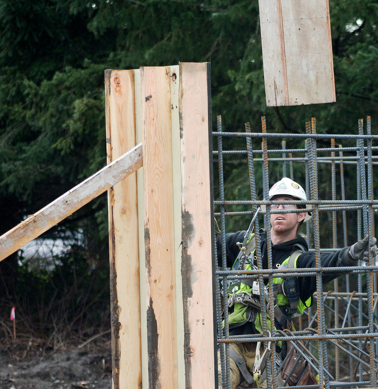 A crew member watches to help guide the placing of a post during construction of a flood wall Jan. 3 along the Lower Russell Levee on the Green River. STEVE HUNTER, Kent Reporter