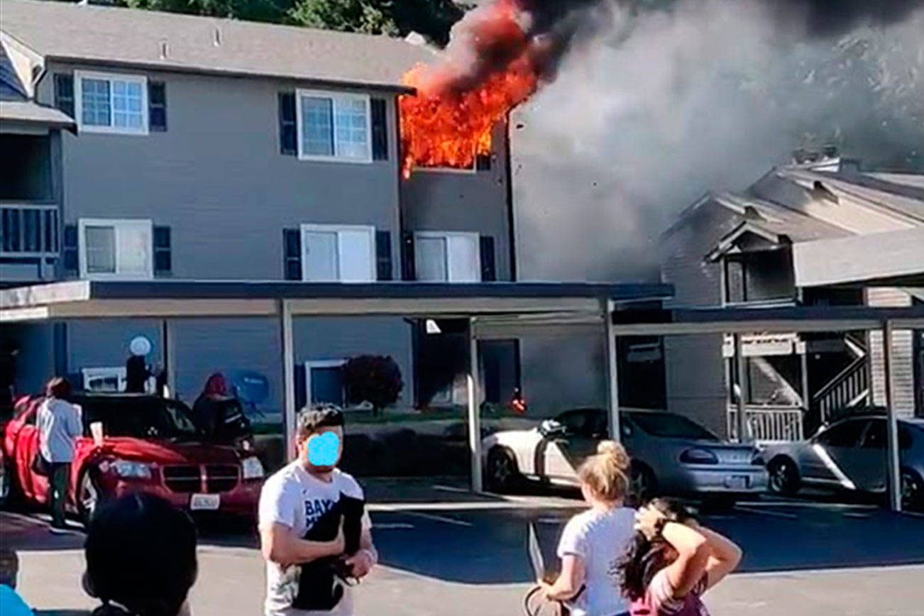 Kent apartment fire displaces 24 people