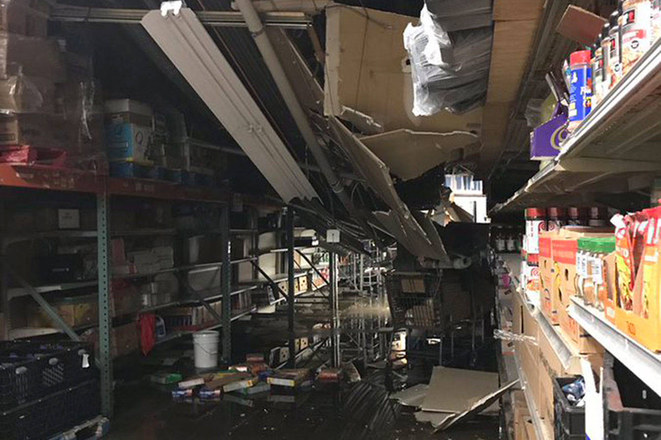 roof partially collapses at auburn safeway update kent reporter roof partially collapses at auburn