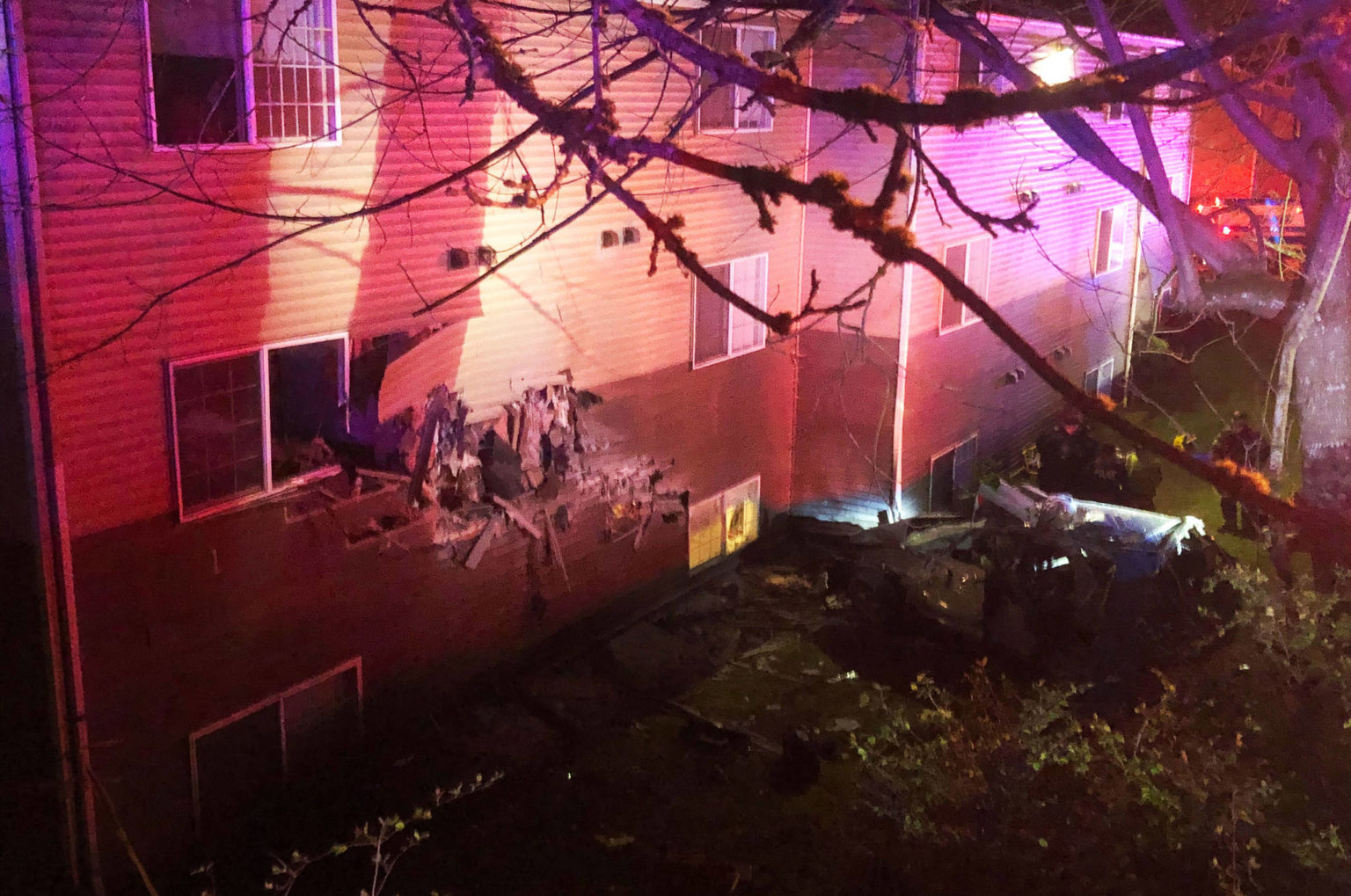 Car crash into apartment building injures six in Kent | Kent Reporter