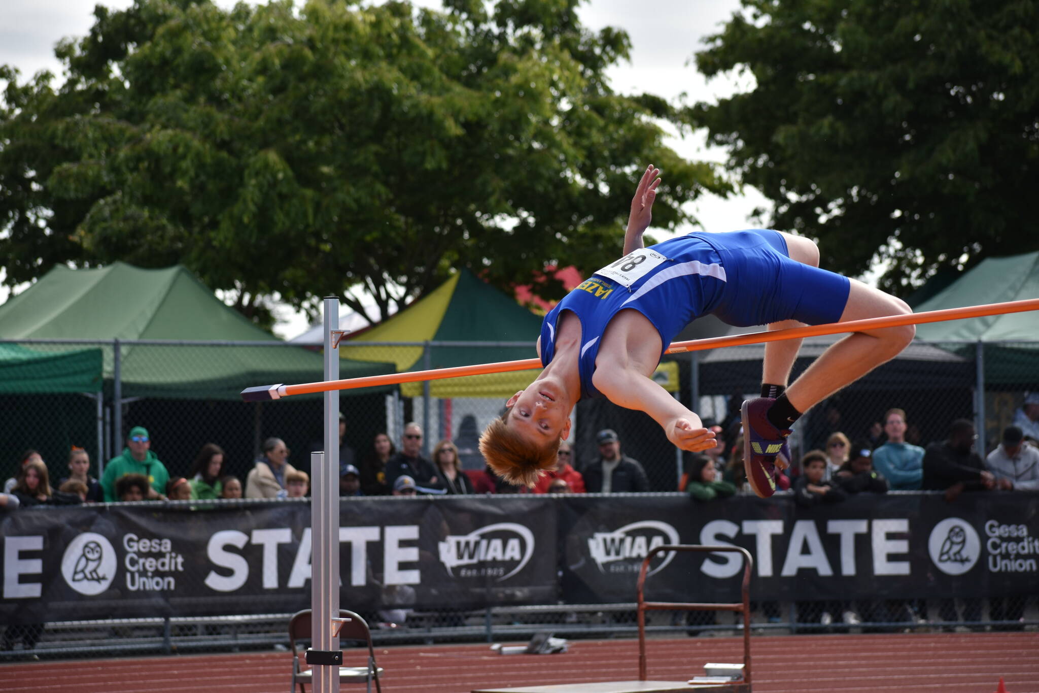 Hazen’s Illia Biezak leaps over the bar. Ben Ray / The Reporter