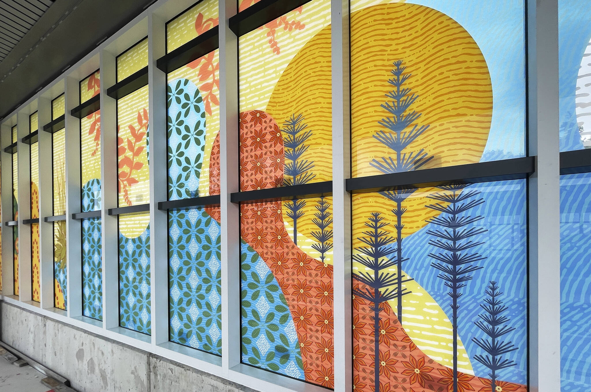 Platform glass installation at Sound Transit’s light rail Star Lake Station in Kent. COURTESY PHOTO, Tory Franklin