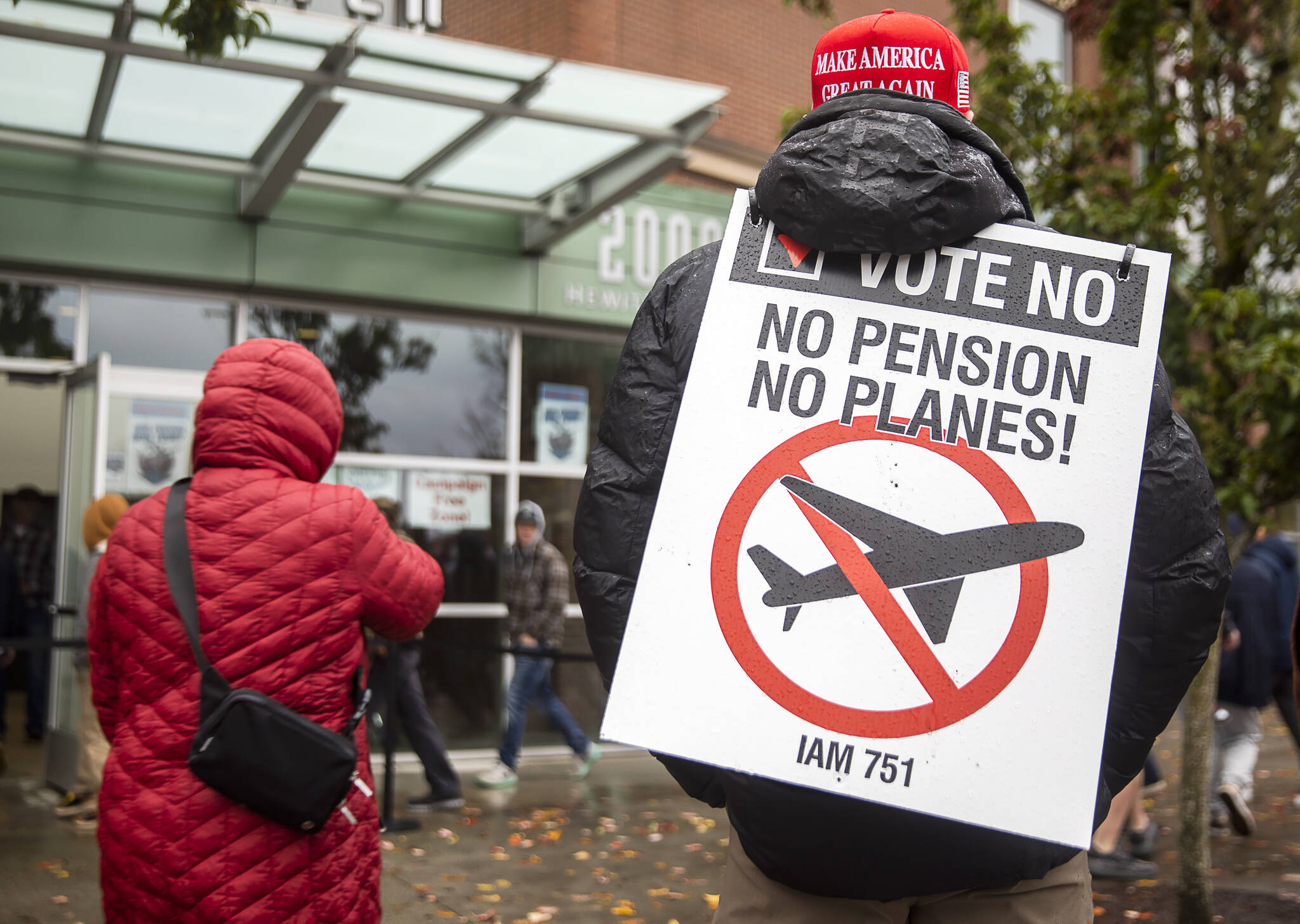 Boeing Machinists approve contract, ending 52-day strike | Kent Reporter