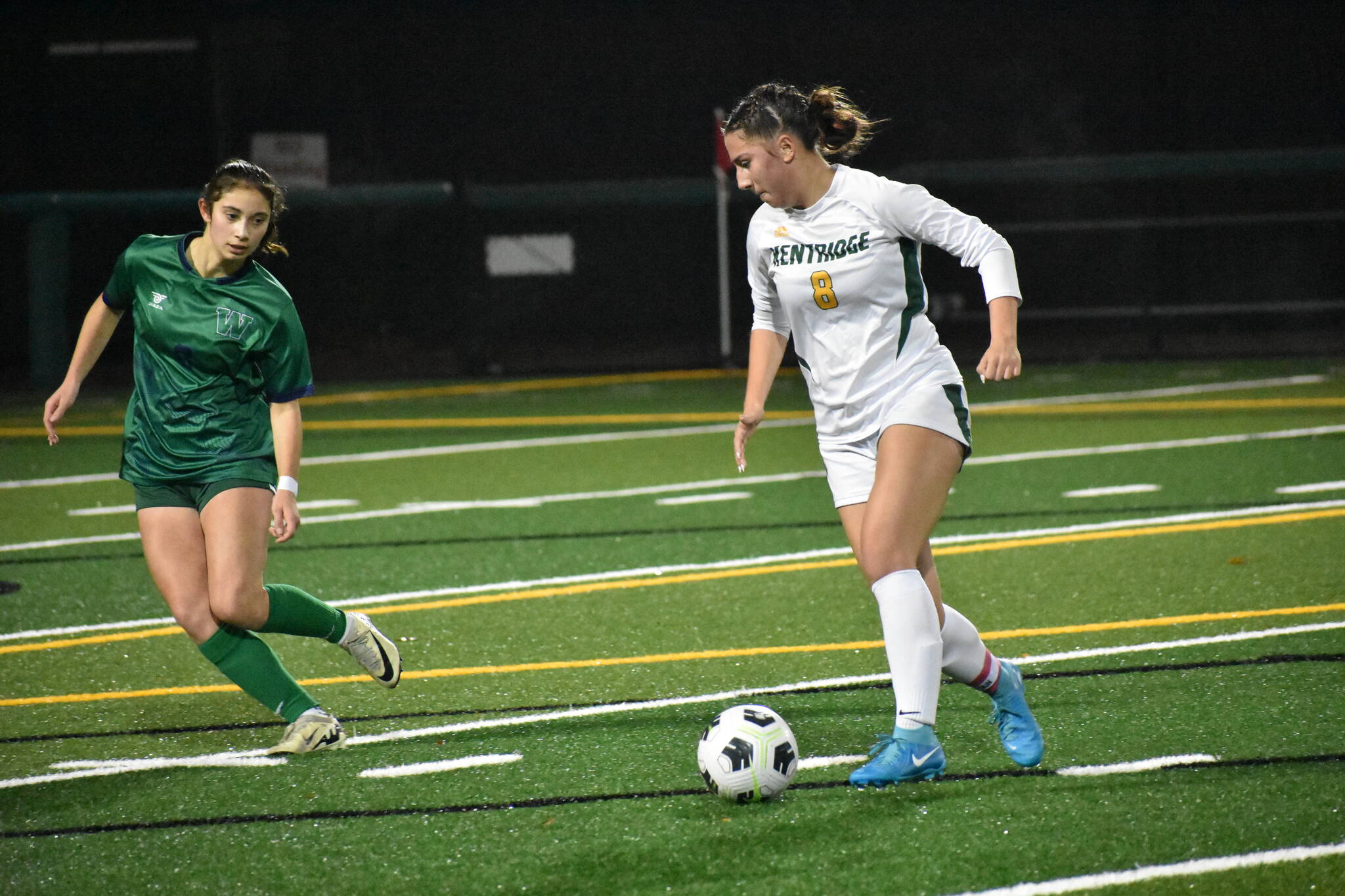 Kentridge senior Sierra Wallace dribbles the ball against Woodinville. Ben Ray / The Reporter