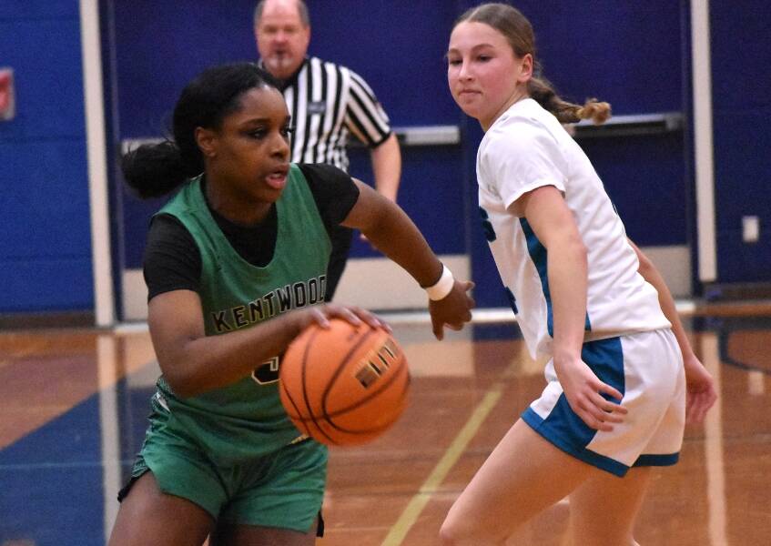 Kentwood’s Jessica Ajayi dribbles the ball up the floor. Ben Ray / The Reporter