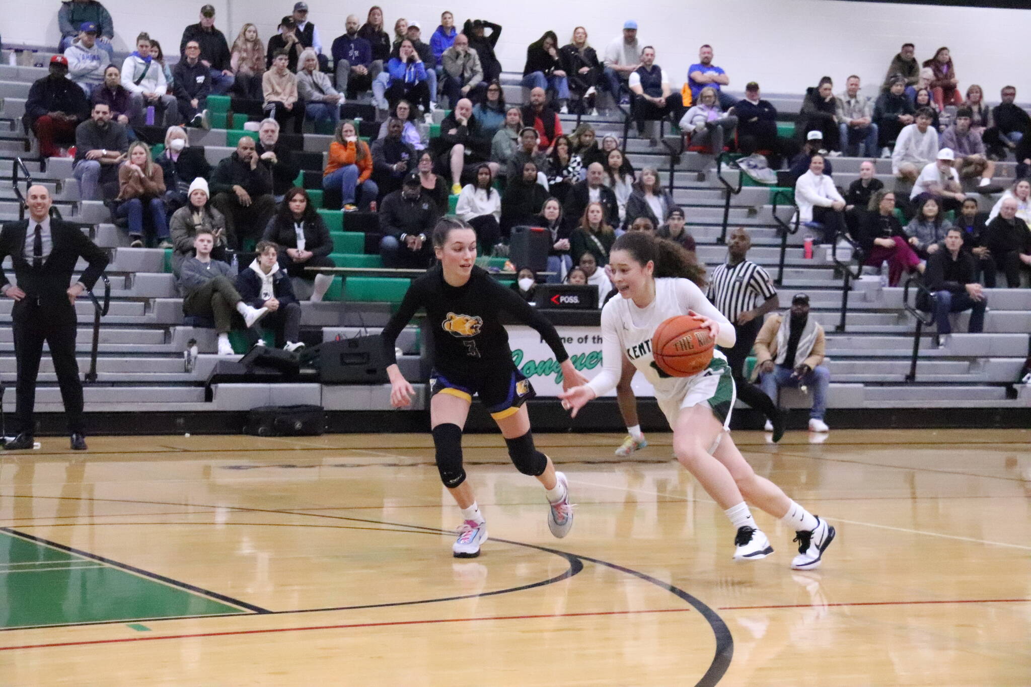 Kentwood’s Tyanna Sims looks to use her size and speed to sprint past a Tahoma defender at the top of the key. Tyler Rubenstein/ For The Reporter